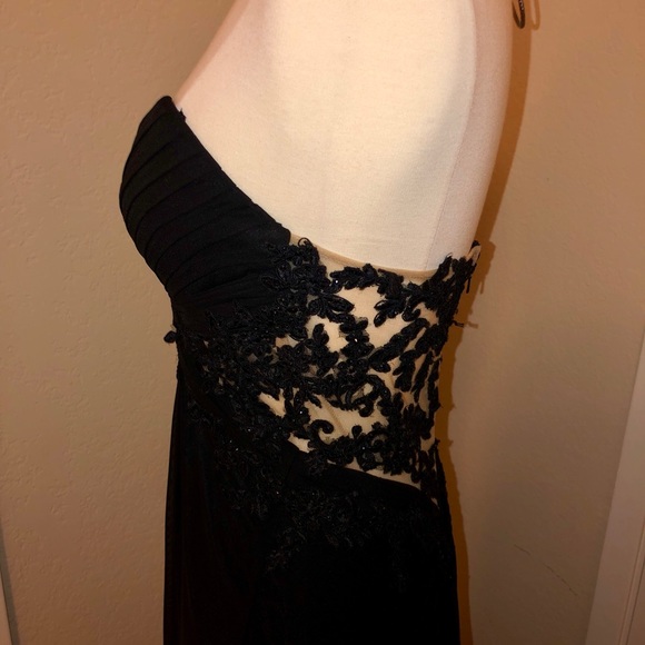 Beautiful black lace prom dress. - Picture 4 of 8
